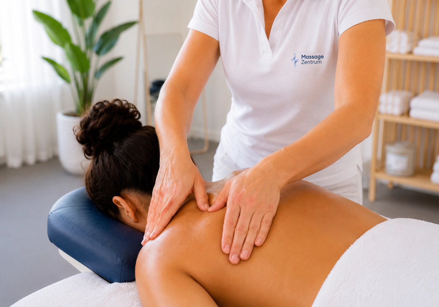 Schulterbehandlung im Massage Zentrum Chur